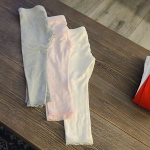 3 pairs leggings lace at bottom